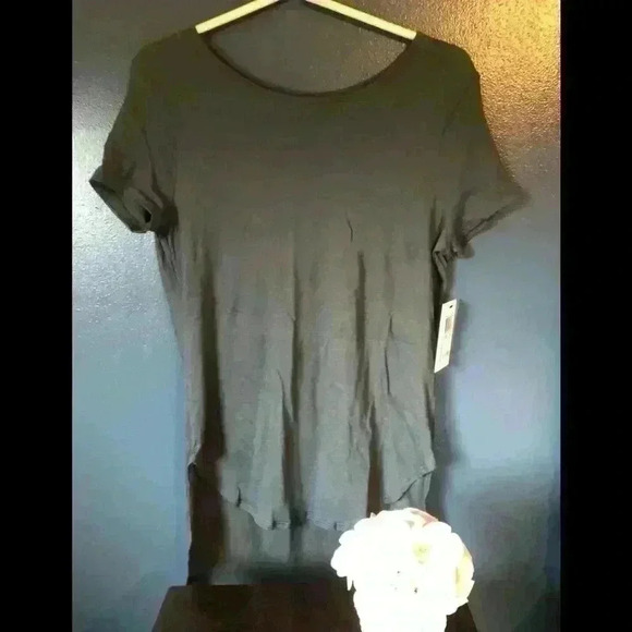 ❤️. 3 for $30 For the Republic gray top - Picture 1 of 2